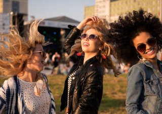 Jak ubrać się na festiwal muzyczny? Stylówki, które robią wrażenie